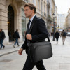 The Target Eco Clamshell series uses recycled RPET, which conserves resources while offering high durability. The water-repellent surface protects your laptop and accessories from rain and splashes. Durable metal zippers ensure reliable operation, while t