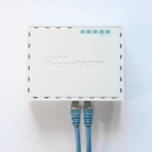 Mikrotik RB750GR3 kabelansluten router Nätverksansluten (Ethernet) Turkos, Vit