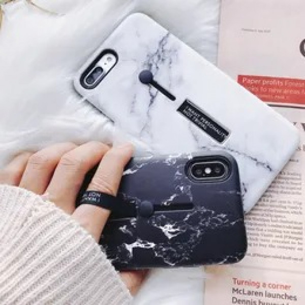 iPhone X / XS skal i hårdplast Chic Marble Case - brunvit marmor motiv. I want personality not trivial - med utskjutbar ring fingerhållare