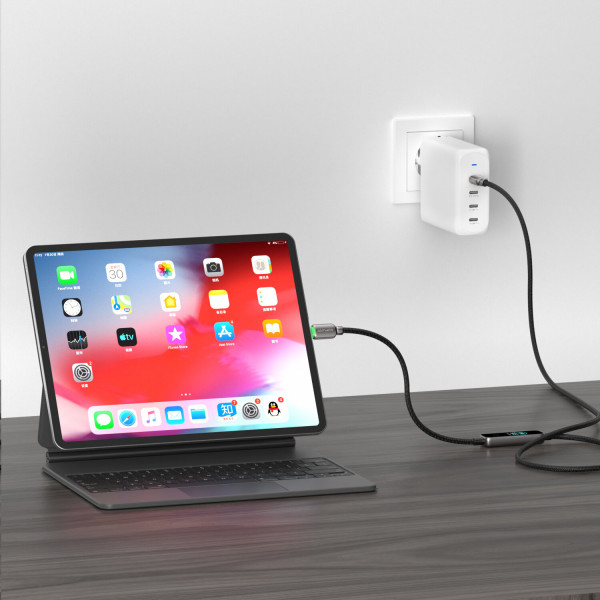 The high-quality nylon sheathing reliably protects the cable from kinks, breaks and wear. Designed for everyday use in the office, home office or on the go – for a consistently stable connection without compromise.At 120 cm, the cable offers the ideal bal