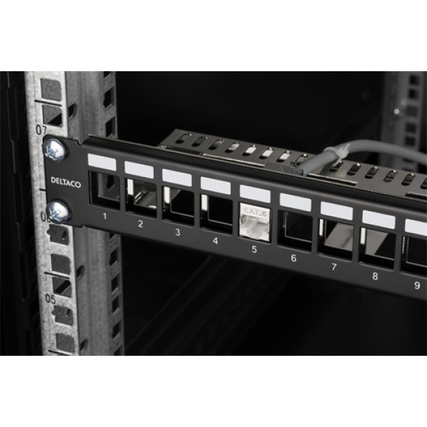 DELTACO 19" Keystone patchpanel, 24 portar, 1U, jordkabel, metall, sva PAN-214